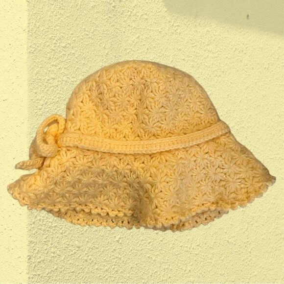 Vintage yellow crochet wool bucket hat with rosette - Picture 4 of 4